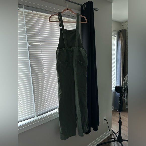 Woman’s overalls - Picture 2 of 2